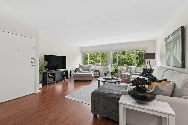 2634 Central Drive 2E, Flossmoor, IL 60422