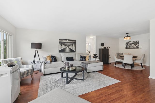 2634 Central Drive 2E, Flossmoor, IL 60422