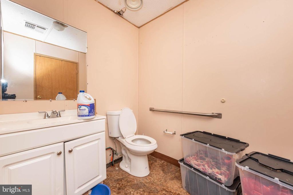 Image 18 of property listing at 6712 DOGWOOD RD, Baltimore, MD 21207