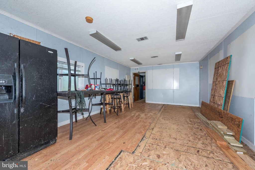 Image 23 of property listing at 6712 DOGWOOD RD, Baltimore, MD 21207