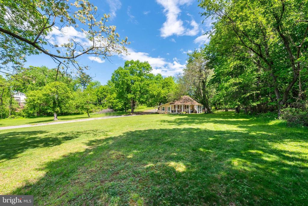 Image 26 of property listing at 6712 DOGWOOD RD, Baltimore, MD 21207