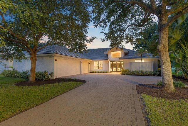 3 Aiden Court, Palm Beach Gardens, FL 33418