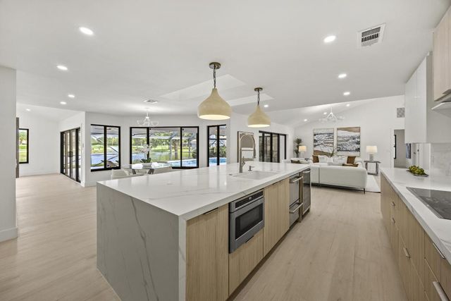 3 Aiden Court, Palm Beach Gardens, FL 33418