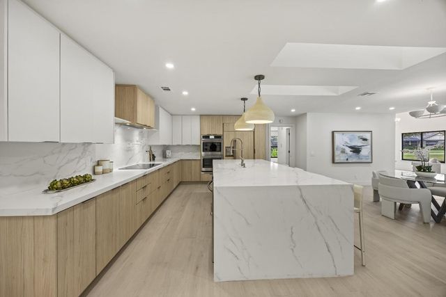 3 Aiden Court, Palm Beach Gardens, FL 33418