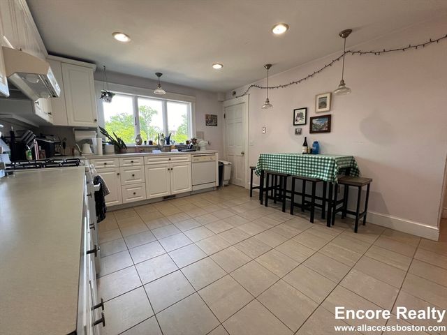 9 Kenwood St. 1, Brookline, MA 02446