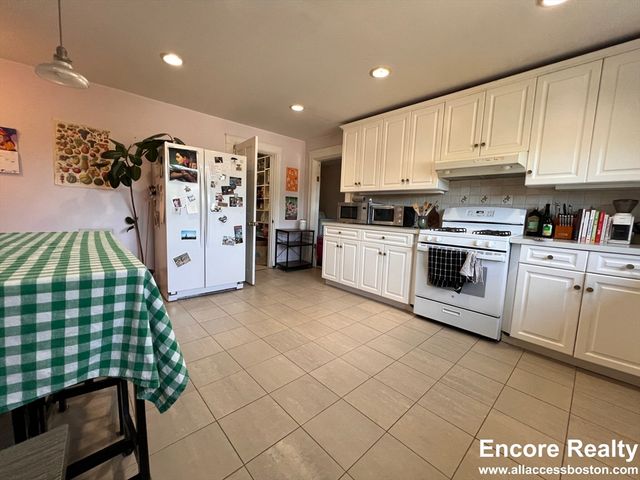 9 Kenwood St. 1, Brookline, MA 02446