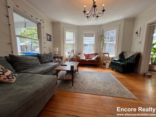 9 Kenwood St. 1, Brookline, MA 02446