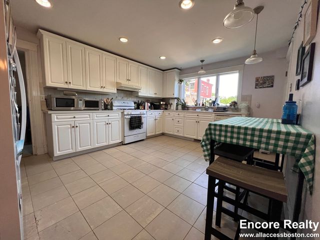 9 Kenwood St. 1, Brookline, MA 02446