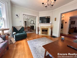 9 Kenwood St. 1, Brookline, MA 02446