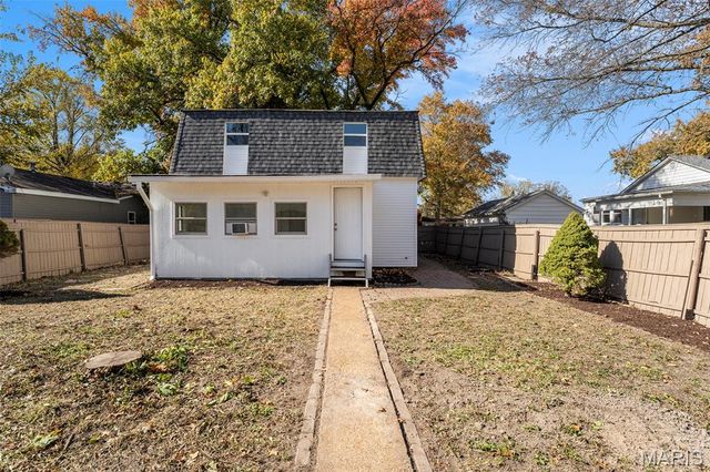 2109 S 3rd Street, Fayetteville, IL 62258