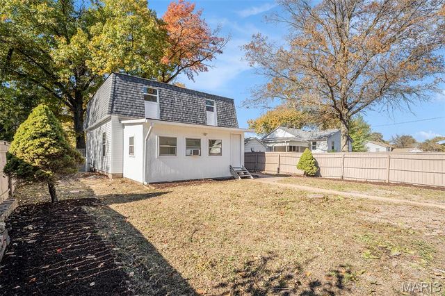 2109 S 3rd Street, Fayetteville, IL 62258