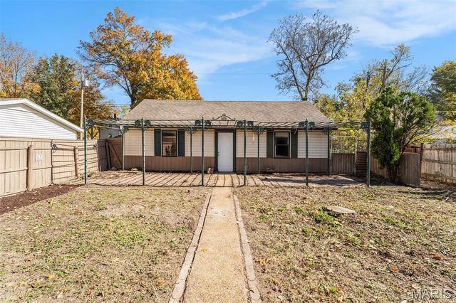 2109 S 3rd Street, Fayetteville, IL 62258