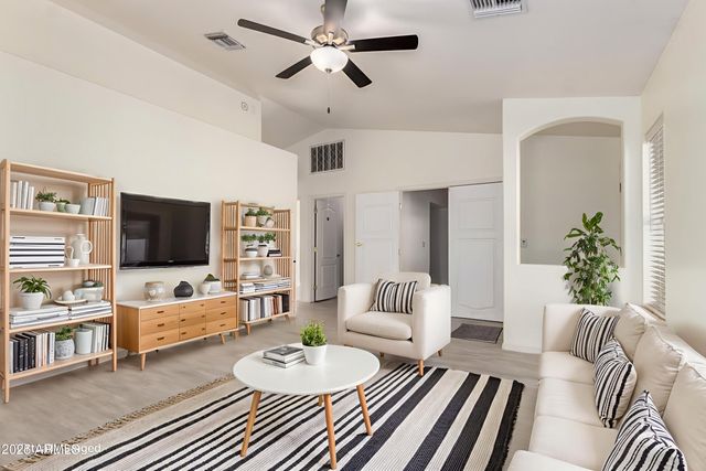 2130 N SWEETWATER Drive, Casa Grande, AZ 85122