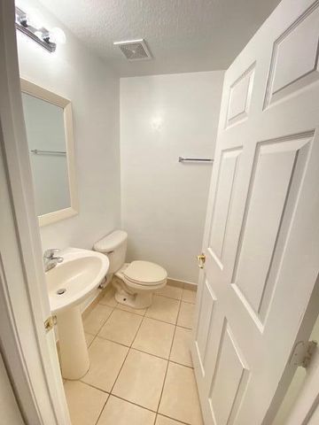 2905 Hidden Hills Road 2201, West Palm Beach, FL 33411