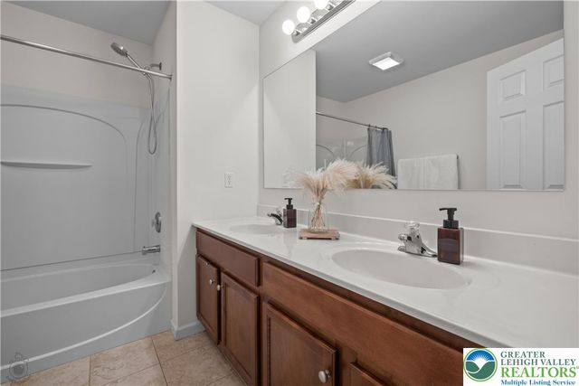 7719 Barrow Drive, Lower Macungie Twp, PA 18062