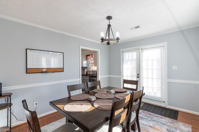 27 Dawn LN, Hampton, VA 23666