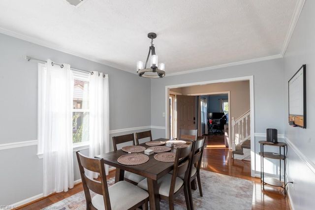 27 Dawn LN, Hampton, VA 23666