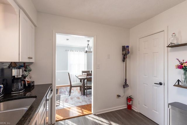 27 Dawn LN, Hampton, VA 23666