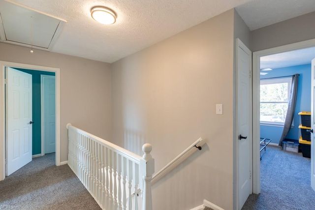 27 Dawn LN, Hampton, VA 23666