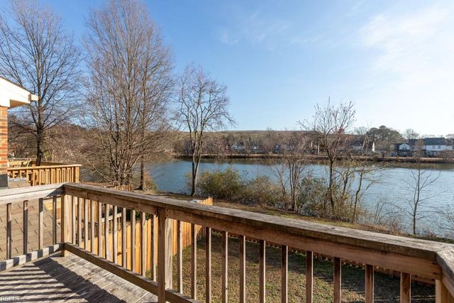 27 Dawn LN, Hampton, VA 23666