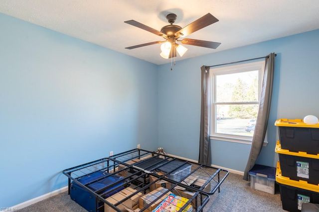 27 Dawn LN, Hampton, VA 23666