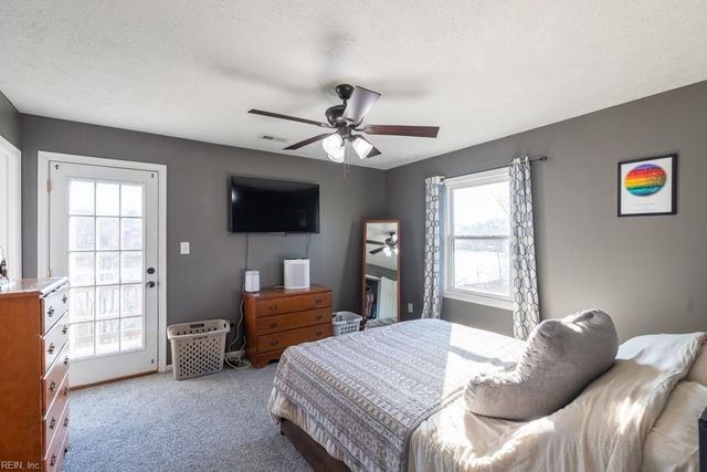 27 Dawn LN, Hampton, VA 23666