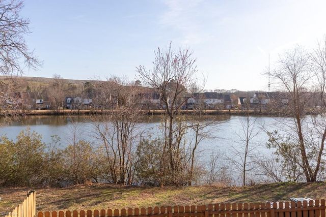 27 Dawn LN, Hampton, VA 23666