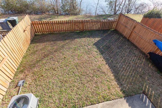 27 Dawn LN, Hampton, VA 23666