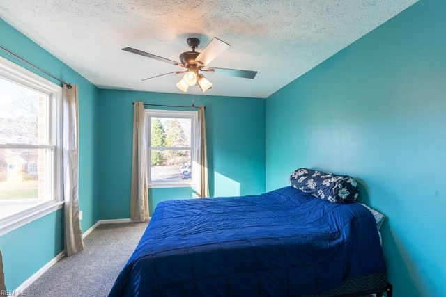 27 Dawn LN, Hampton, VA 23666