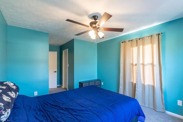 27 Dawn LN, Hampton, VA 23666