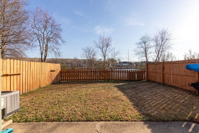 27 Dawn LN, Hampton, VA 23666