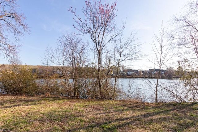 27 Dawn LN, Hampton, VA 23666