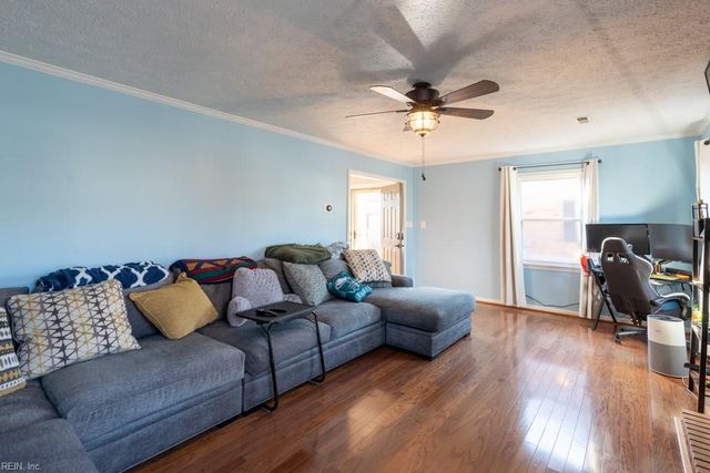 27 Dawn LN, Hampton, VA 23666