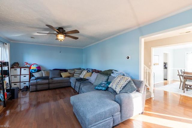 27 Dawn LN, Hampton, VA 23666