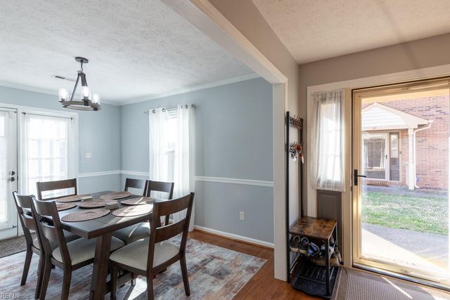 27 Dawn LN, Hampton, VA 23666