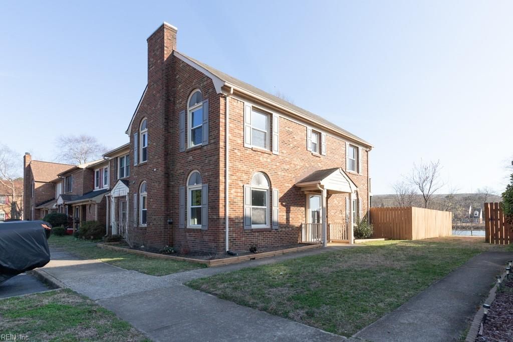 27 Dawn LN, Hampton, VA 23666