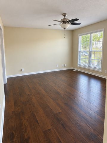 226 Cranklen Cir, Clarksville, TN 37042