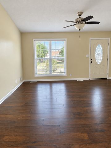 226 Cranklen Cir, Clarksville, TN 37042