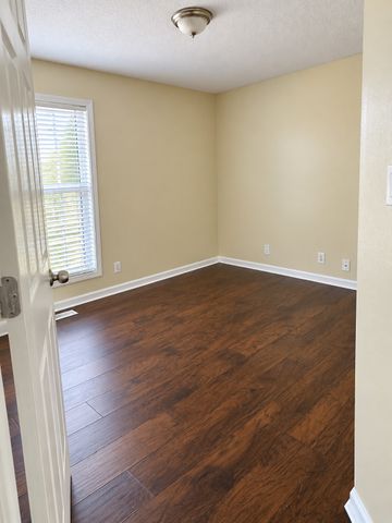 226 Cranklen Cir, Clarksville, TN 37042
