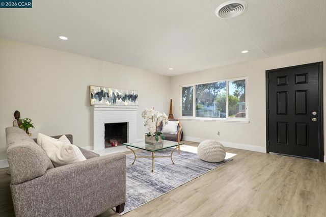 48 W Leland Rd, Pittsburg, CA 94565