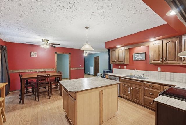 3291 Cumberland Lakes Dr, Monterey, TN 38574