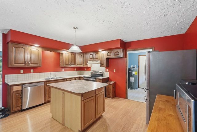 3291 Cumberland Lakes Dr, Monterey, TN 38574