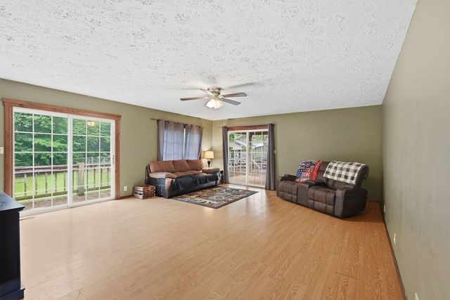 3291 Cumberland Lakes Dr, Monterey, TN 38574