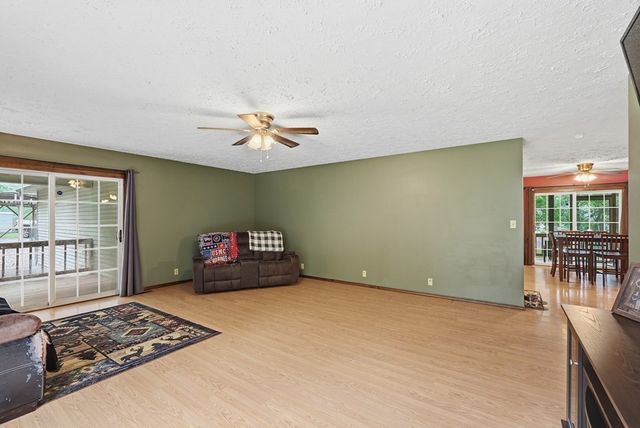 3291 Cumberland Lakes Dr, Monterey, TN 38574
