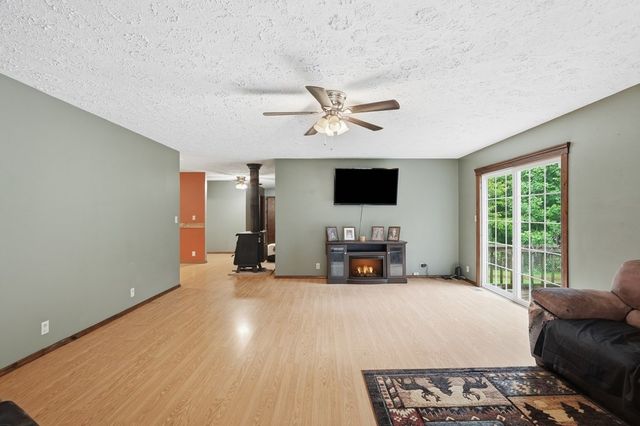 3291 Cumberland Lakes Dr, Monterey, TN 38574