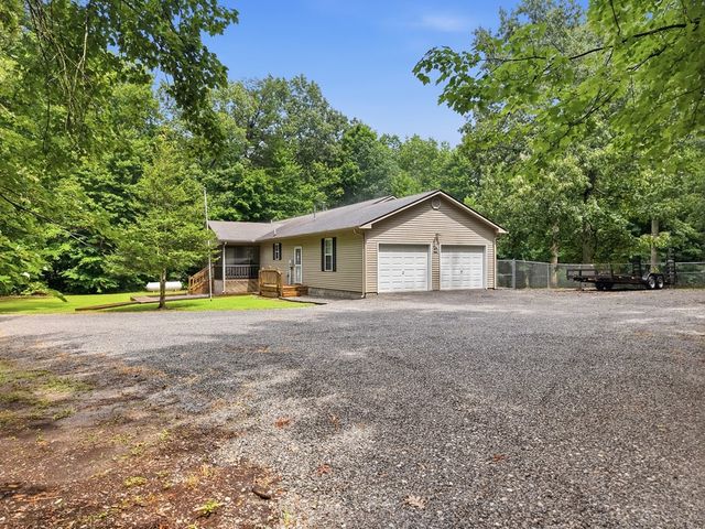 3291 Cumberland Lakes Dr, Monterey, TN 38574