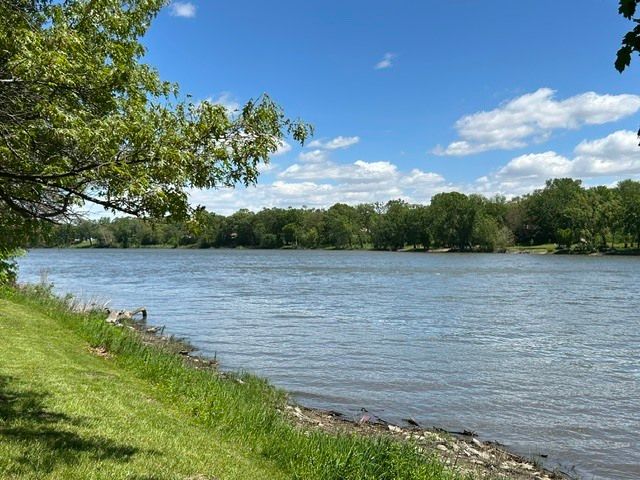 33709 S West River Road, Wilmington, IL 60481