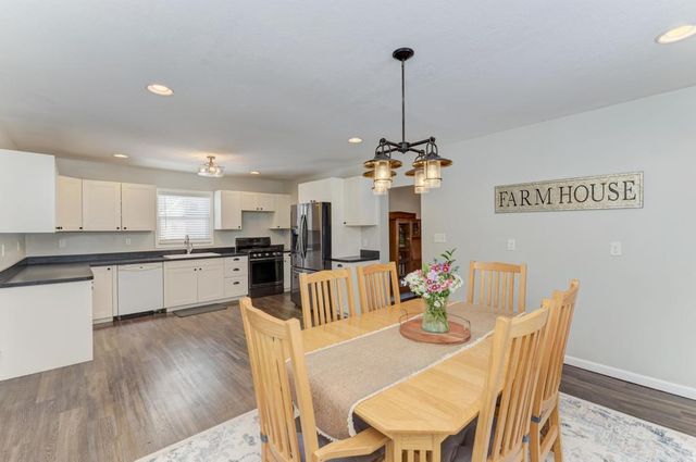 33709 S West River Road, Wilmington, IL 60481