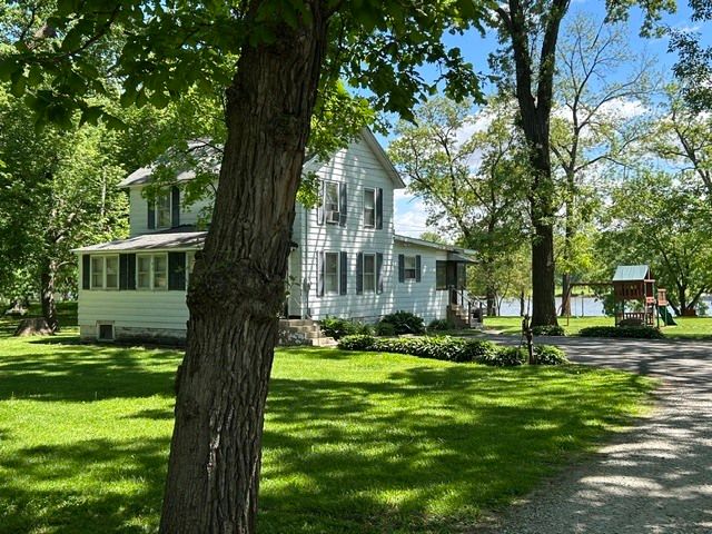 33709 S West River Road, Wilmington, IL 60481