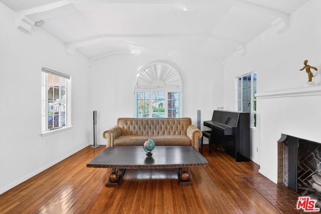 1544 S Point View Street, Los Angeles, CA 90035